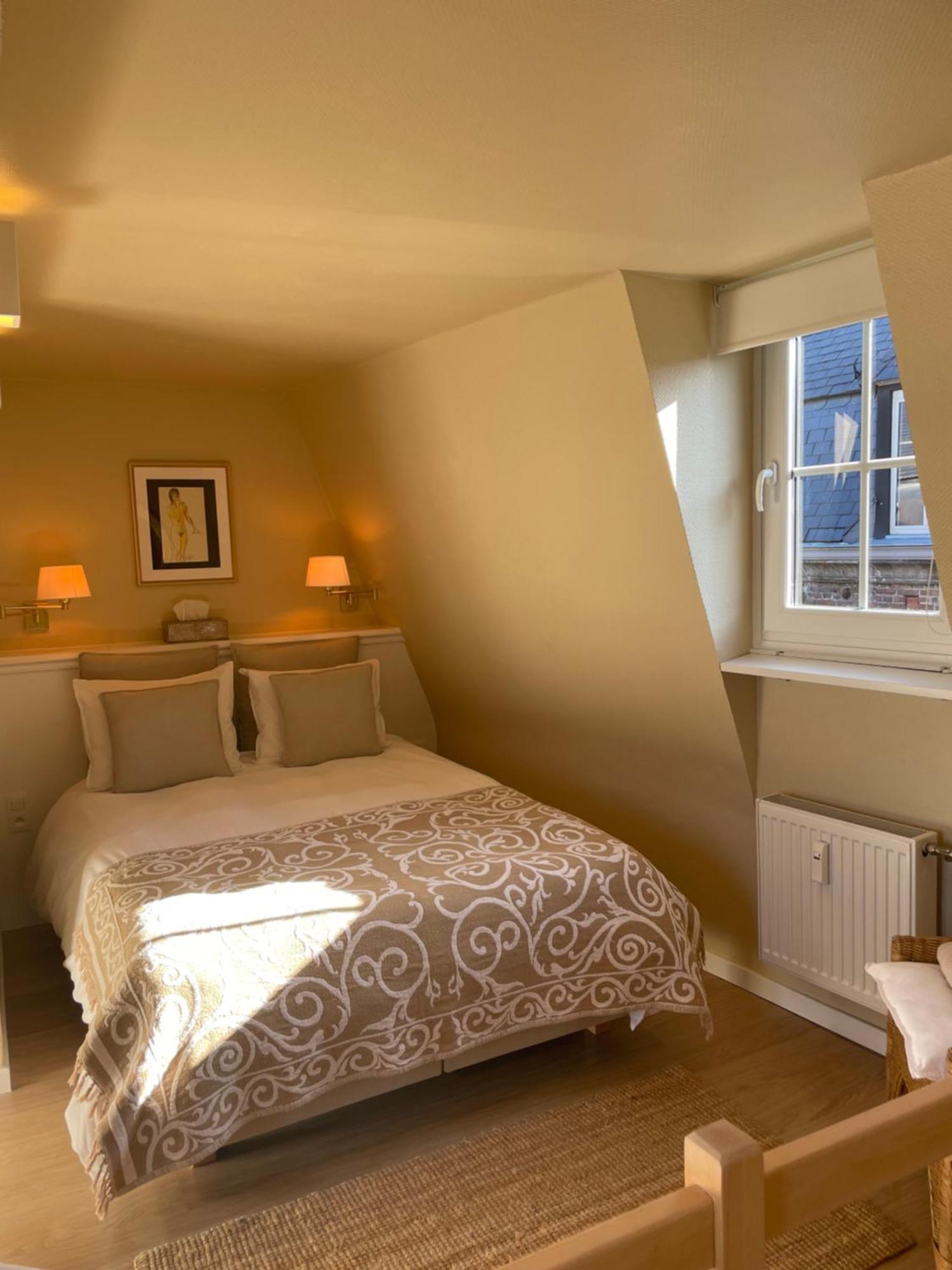 Le 25, Duplex Elegant Au Coeur Du Pietonnier Historique Apartment นามูร์ ภายนอก รูปภาพ